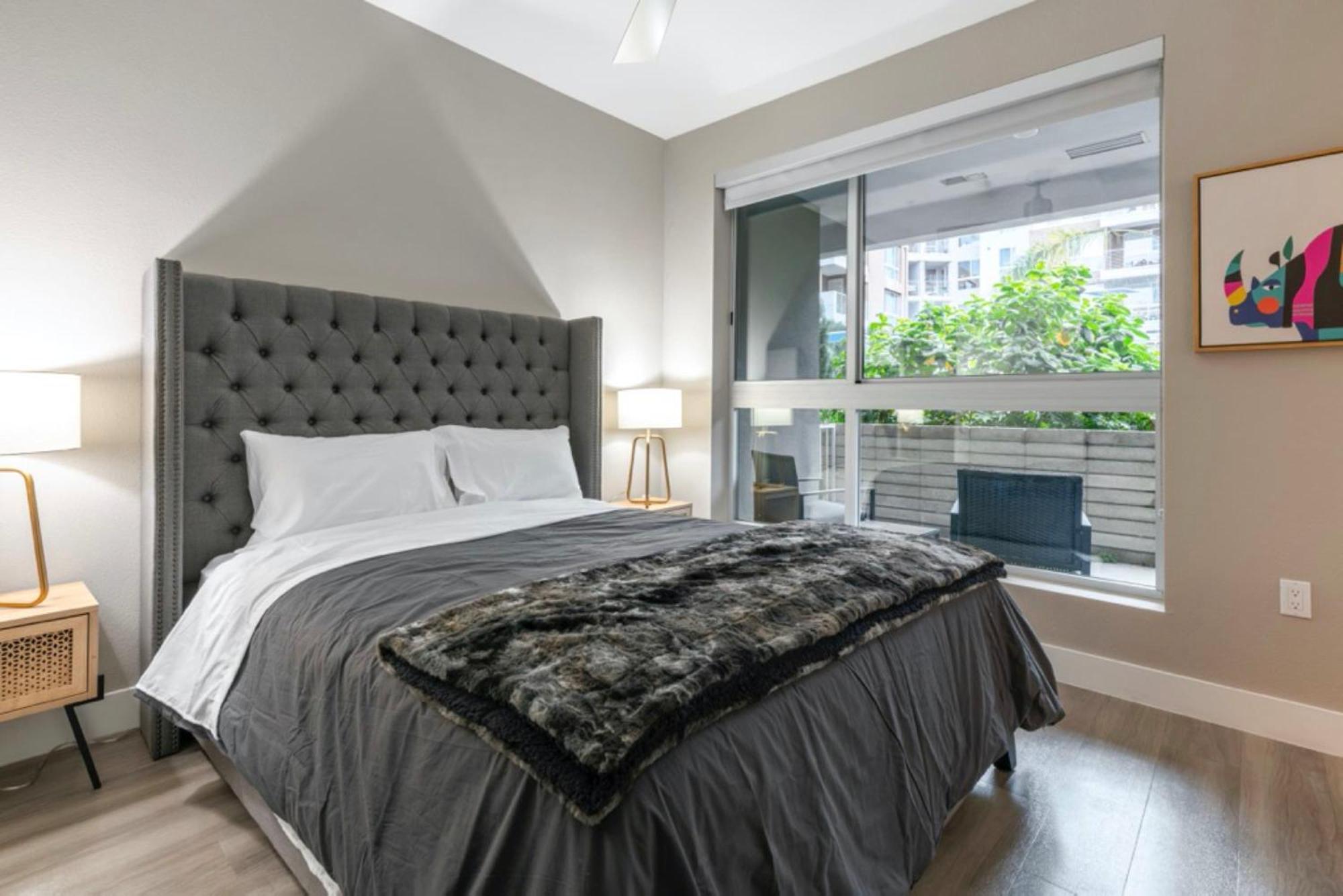 Brand New Luxury Weho Avl Appartement *